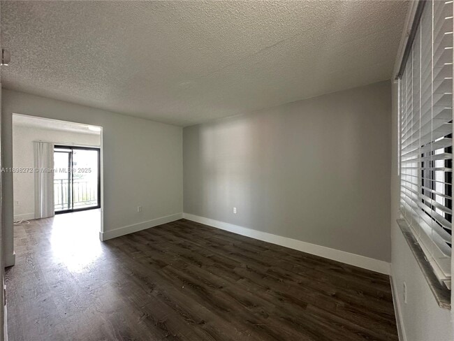 Photo - 529 SW 4th St Unit 204