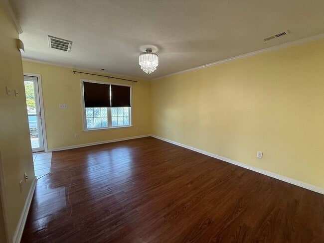 Photo - 27 E Doris Ave