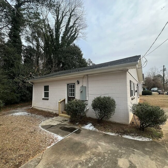 Photo - 208 Harper St