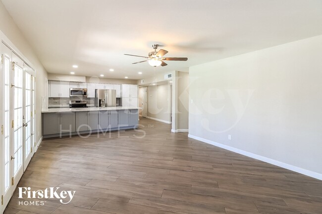 Photo - 3127 W Shangri La Rd