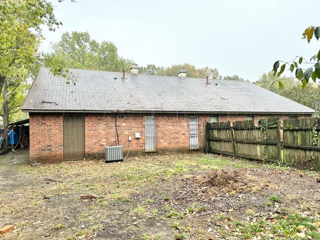 Photo - 2067 Goldbrier Ln