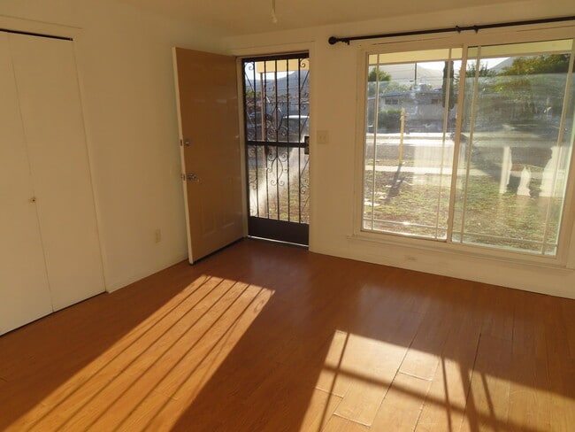 Photo - 10052 Kenworthy St