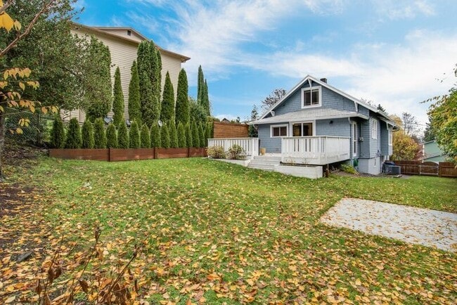 Photo - 1321 NW Drake Way