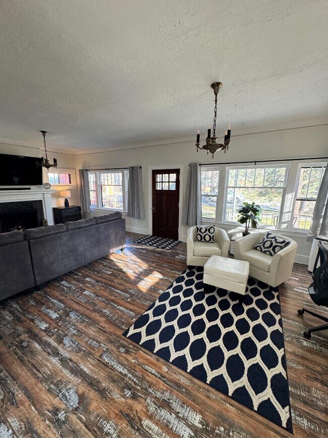 Photo - 2201 W State St