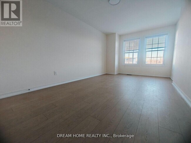 Photo - 10587 Woodbine Ave