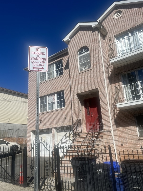 Photo - 161-163 Sussex Ave Unit Second Floor, 2 - 2 Standard Corner