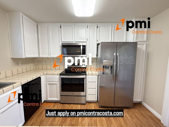 Photo - 974 Signal Ct