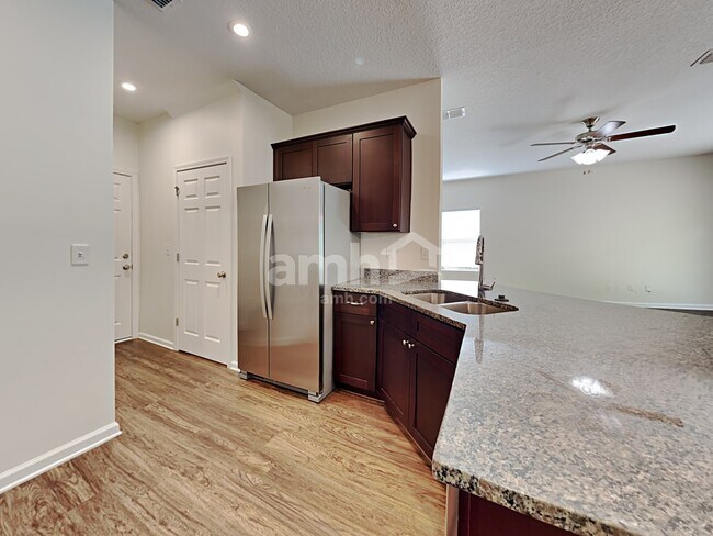 Photo - 220 W Jayce Wy