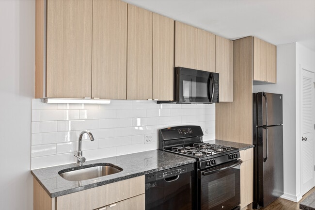 Photo - 5411 N Winthrop Ave