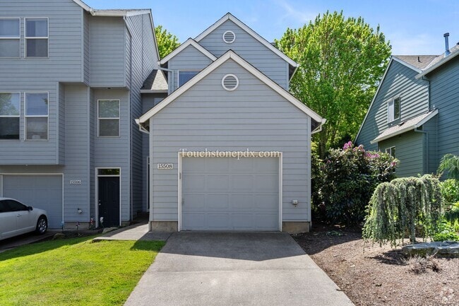 Building Photo - Newly Updated 2 Bed/2 Bath Home in Private...