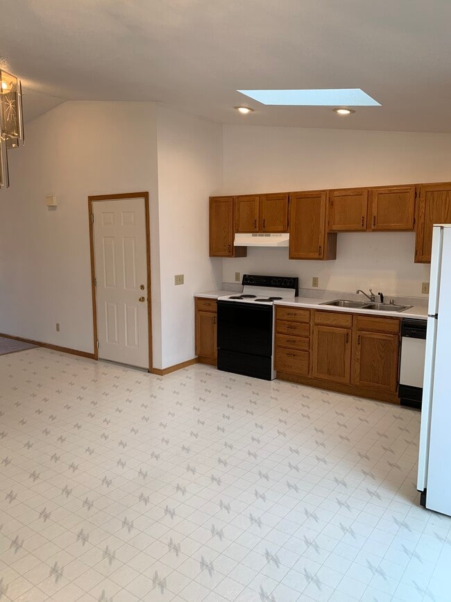 Building Photo - 2167 Sunnyslope Dr Unit WEST END Rental