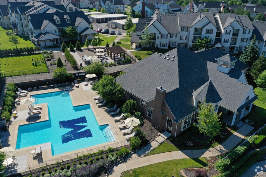 Swimming Pool & Clubhouse | The Villas at Main Street | Ann Arbor Apartments