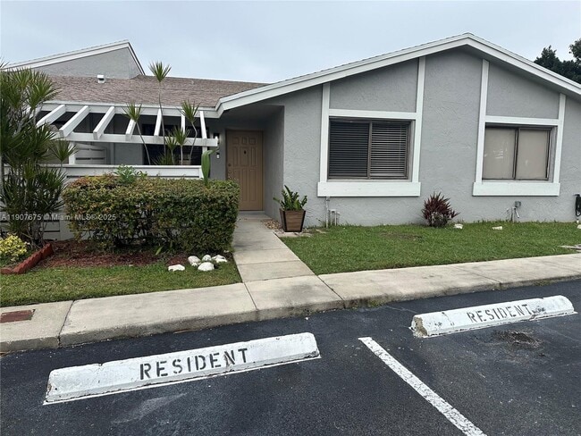 Photo - 603 Racquet Club Rd