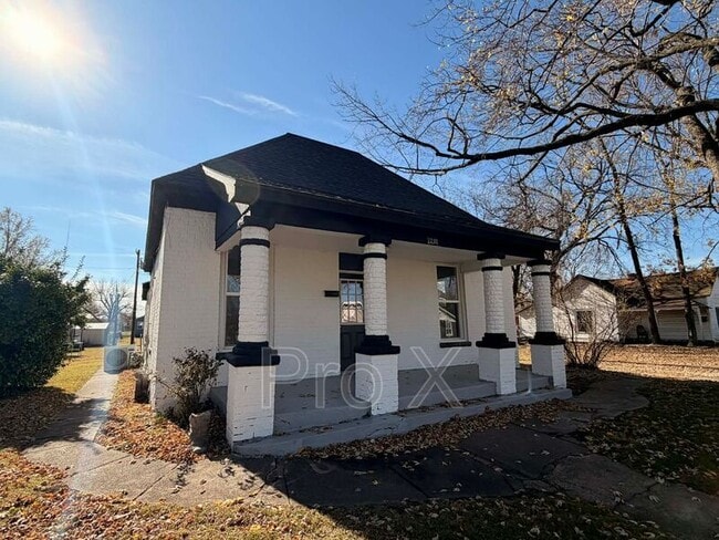 Photo - 1230 W 9th St