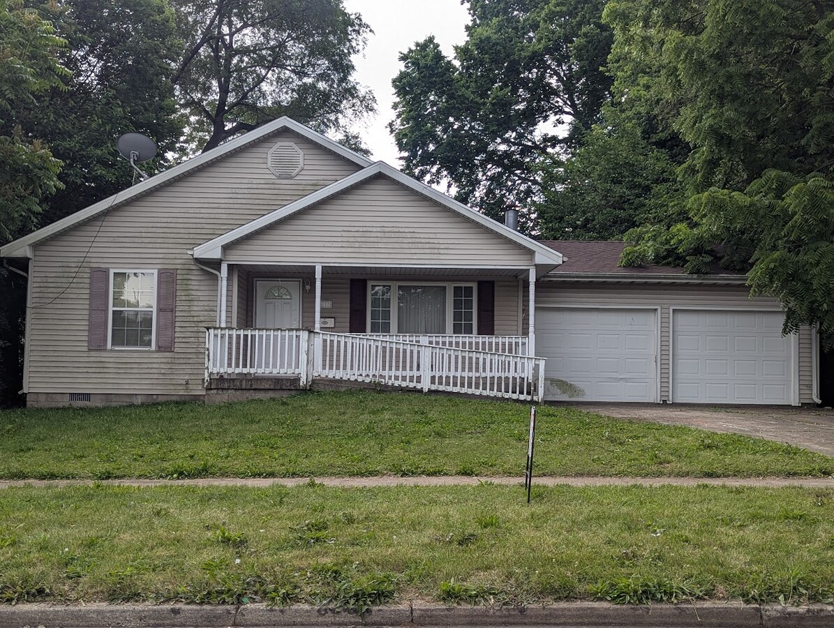 Photo - 107 E Church St House