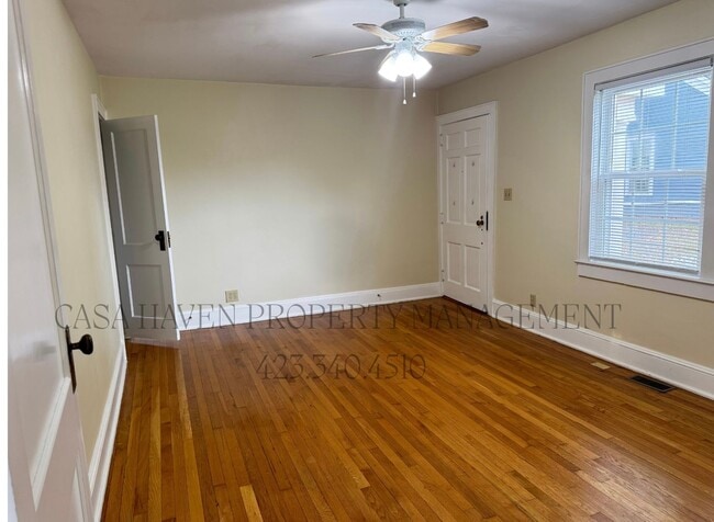 Photo - Charming 2 Bed 1 Bath in the Tree Streets! Unit 2