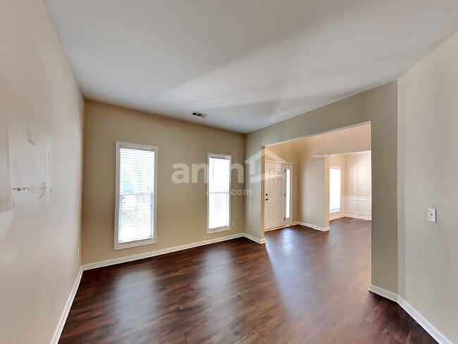 Photo - 211 Sawtooth Ct