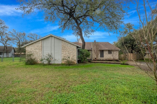 Charming 3-Bedroom Home with Private Yard ... - Charming 3-Bedroom Home with Private Yard ...