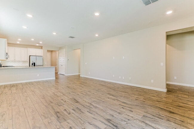 Photo - 289 W Tamarack Dr