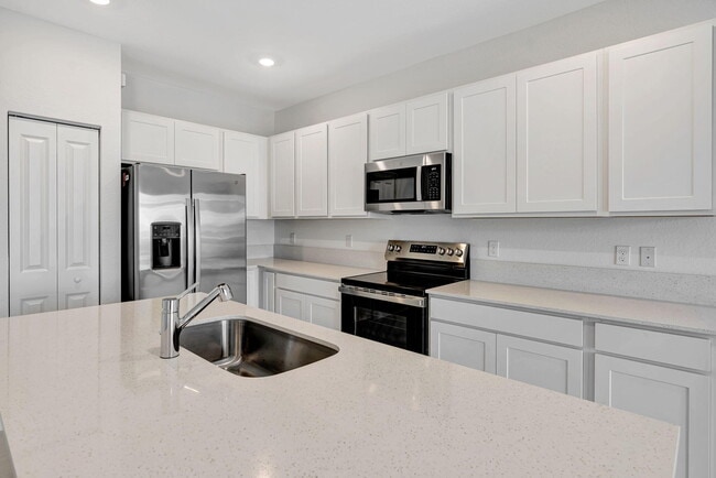 Photo - 539 Rivergrass St
