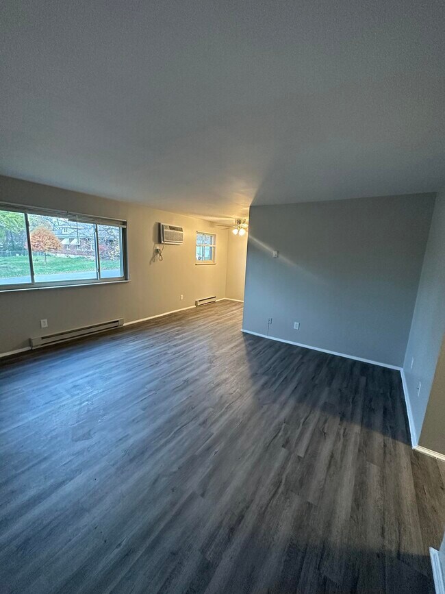 Photo - Oak St Apartments