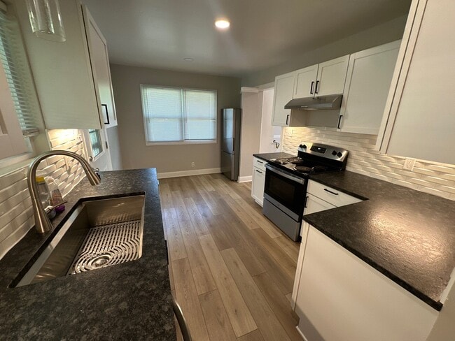 Photo - 1370 Farley Dr