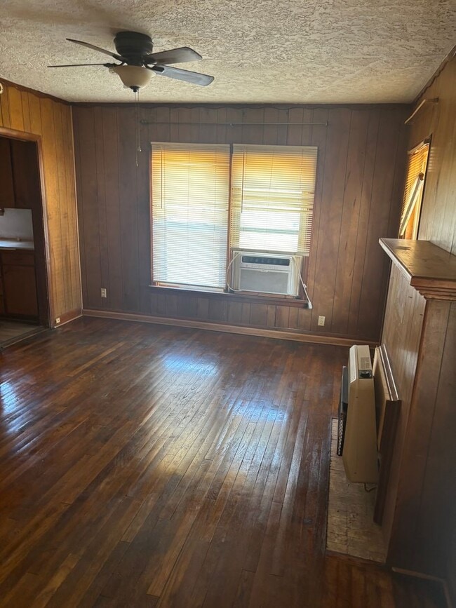 Photo - 328 E Texas Ave