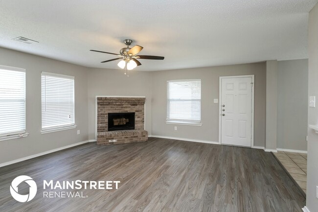 Photo - 1623 Venus Dr E