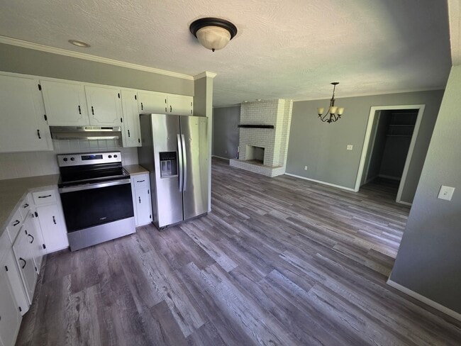Photo - 3 bedroom/1.5 bathroom house/2 car garage