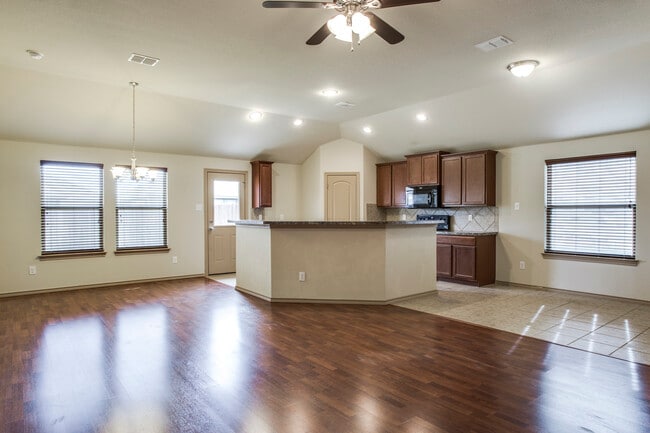 Photo - 409 Millbrook Ln