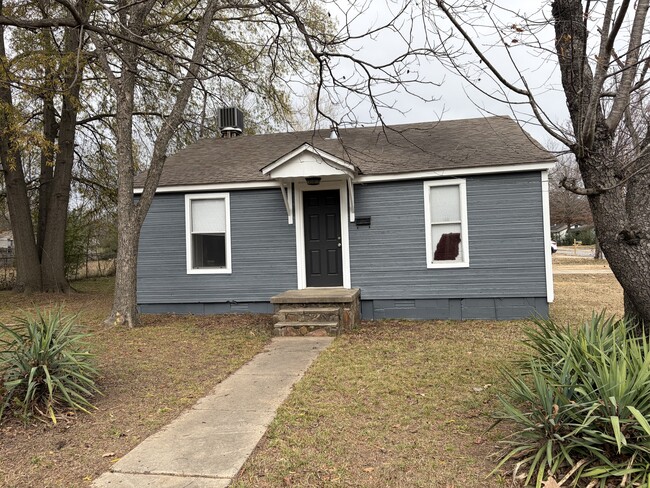 Building Photo - 501 W 47th St