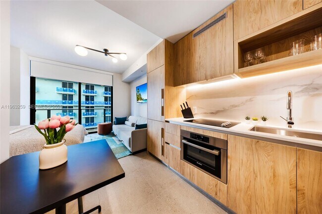 Building Photo - 11 NE 6th St Unit 1208