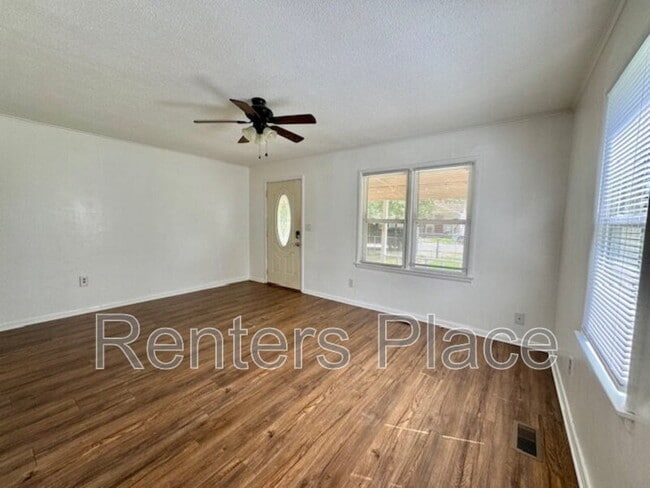 Photo - 319 E Dawes Ave