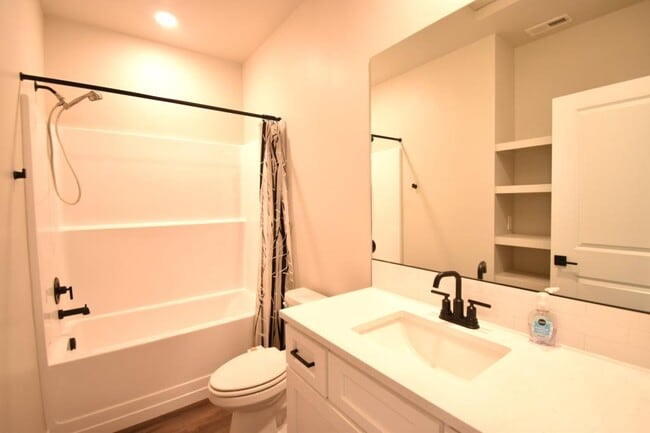 Photo - 205 S Ripplerock Ln