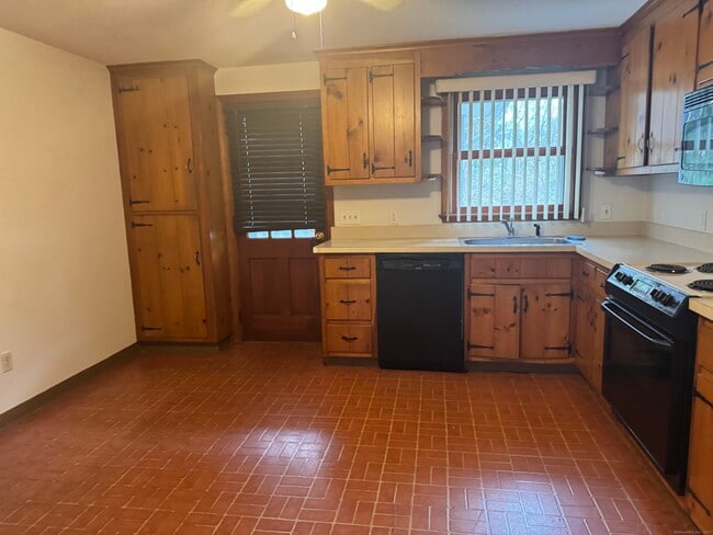 Photo - 658A Ellington Rd