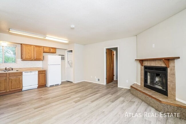 Building Photo - 1930 W Yampa St Unit B Rental