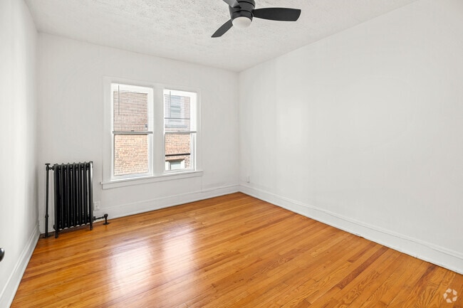 1BR, 1BA - 950SF - Bedroom - Lakeview