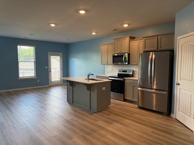 Photo - 2763 Jansen Ave