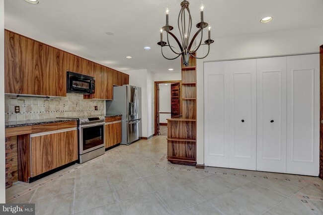 Photo - 2 Coldwater Ct