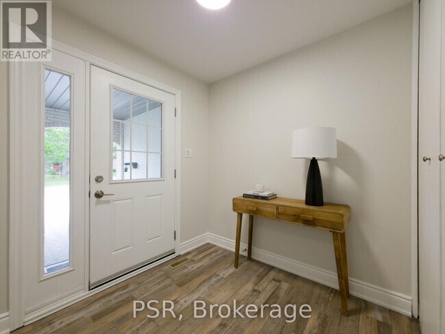 Photo - 88 Upper Canada Dr