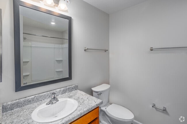 1BR, 1BA - 650SF - Bathroom