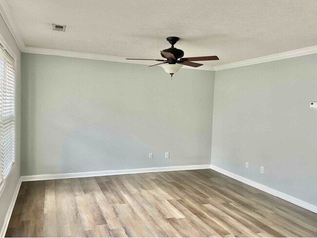 Photo - 938 Micro Way