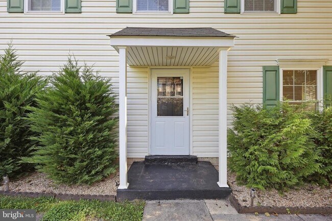 569 Lancaster Pl