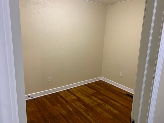 Photo - 930 W Poplar St Unit A