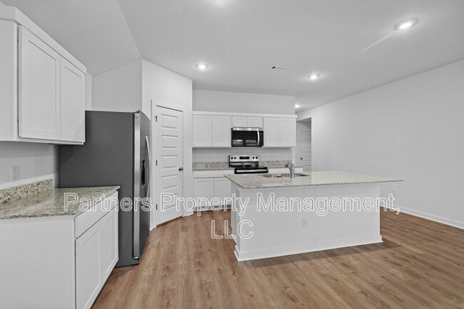 Photo - 941 Rentley St