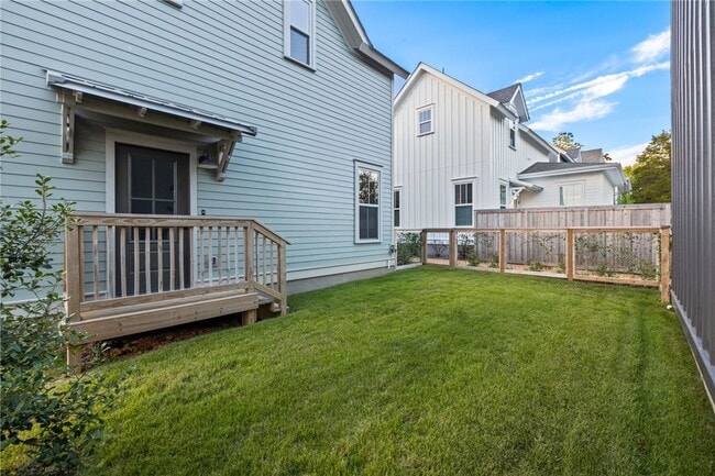 Photo - 267 E 11th St