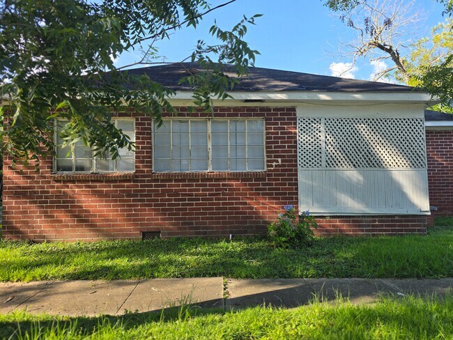574 Mohawk St