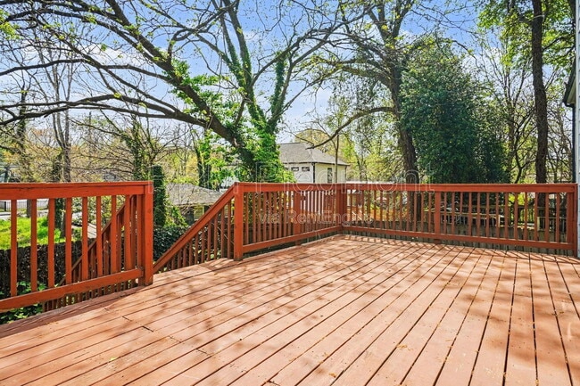 Photo - 1034 Hubbard St SW