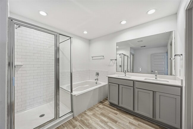 Photo - 7127 Whispering Leaf St