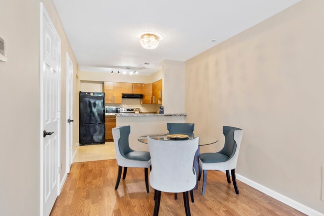 Photo - 3075 Hawthorne Dr NE Unidad 3075